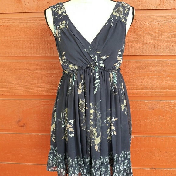 Free People Dresses & Skirts - Free People Floral V Neck Dress